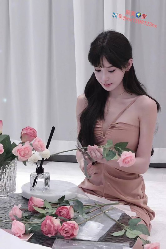 重庆❤️人圈外兼职 极品网红款. Age: 00. Height: 176cm. Weight:45kg.Cup:D高素质性格好兼职极品模特可纯可御全身雪白无风尘味女友feel