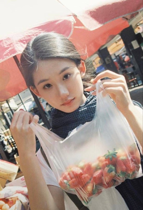 重庆❤️人纯兼职   不接急  纯新人兼职一下而已 极品女孩初恋甜美😁你的专属女孩165D 年龄：04