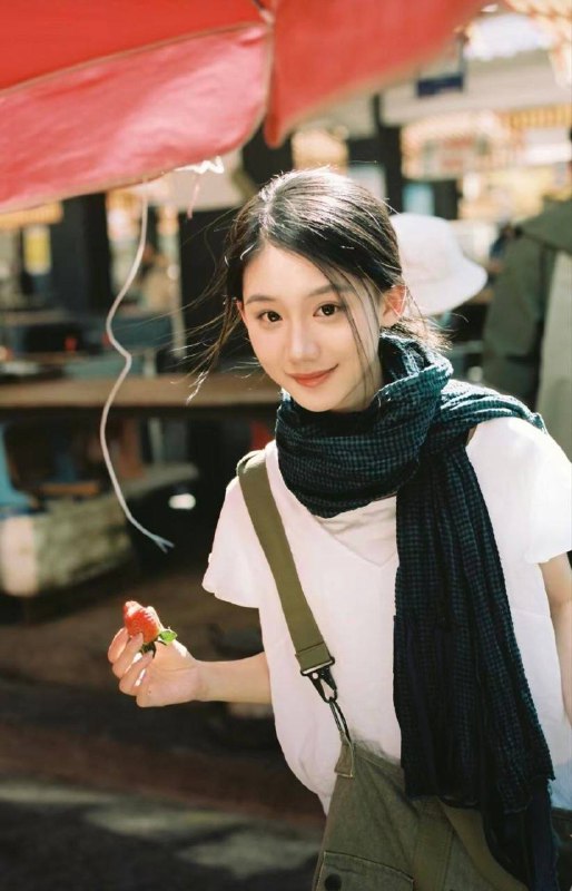 重庆❤️人纯兼职   不接急  纯新人兼职一下而已 极品女孩初恋甜美😁你的专属女孩165D 年龄：04