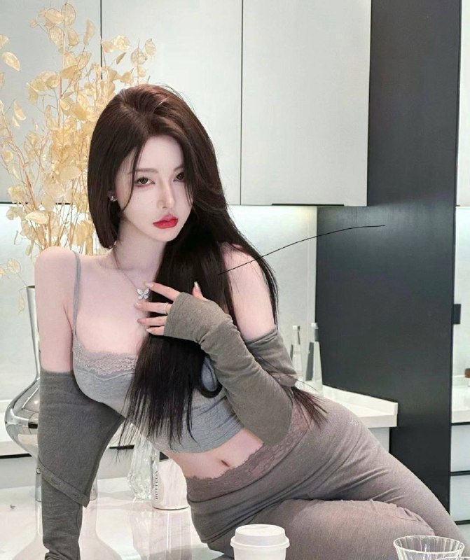 重庆极品全能 168 e 真实03 本人巨骚 巨会玩 舌头很长 皮肤很翘♦️极品骚女 03年♦️饱满美乳 美臀巨骚♦️五官甜美立体 喜欢角色扮演♦️全能艺人 等你来入♦️哥哥们 人家很骚 水很多哦 一定给你最完美的体验