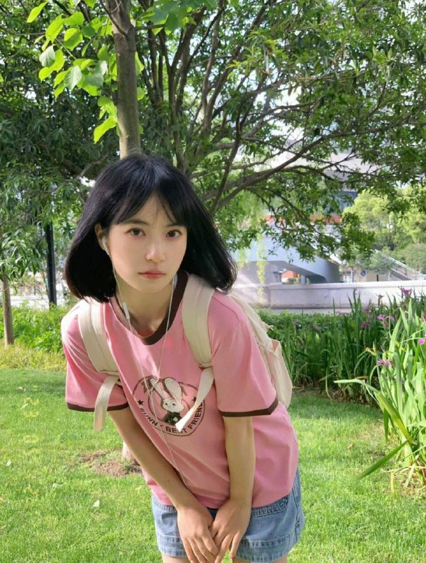 重庆❤️人ʜɪɢʜᴛ/ 173ᴄᴍ ·ᴡᴇɪɢʜᴛ/45ᴋɢ ·Bust/D•  江南女子  邻家妹妹感  全身无整•  高瘦气质🥢腿🧘🏻‍♀️爱好者•  本科在校 可英语沟通 高素质