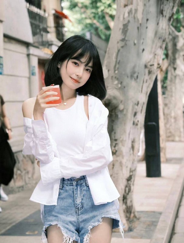 重庆❤️人ʜɪɢʜᴛ/ 173ᴄᴍ ·ᴡᴇɪɢʜᴛ/45ᴋɢ ·Bust/D•  江南女子  邻家妹妹感  全身无整•  高瘦气质🥢腿🧘🏻‍♀️爱好者•  本科在校 可英语沟通 高素质