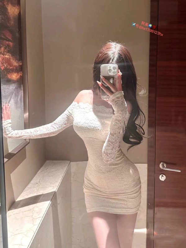 重庆 气质纯欲时尚穿搭女装博主🌟Height.身高/ 172/D🌟Age年龄.03年🌟弹钢琴🌟Hobby.兴趣/冲浪🏄滑雪⛷️健身 高尔夫⛳️🌟穿着洋气 自然女友感💫紧致皮肤雪白 性格开朗💫人间山茶花 情商高 给你初恋的感觉❤️‍🔥