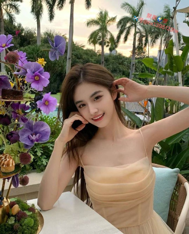 重庆 极品女孩第一次下氵身高171  年龄03体重91全方位服务女神  好评不断   性格开放筷子腿 瓜子脸大眼睛双眼皮 精通各种项目