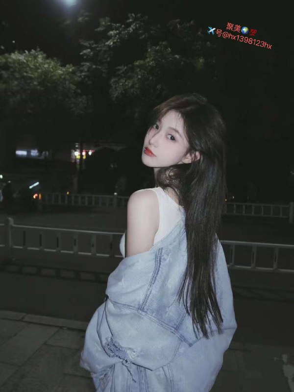 重庆清纯学生短开兼职171d 04 年 可纯可御留学生兼职  放假短开极品清纯女友feel  真人真照性格活泼可爱  皮肤雪白 大长腿 马甲线