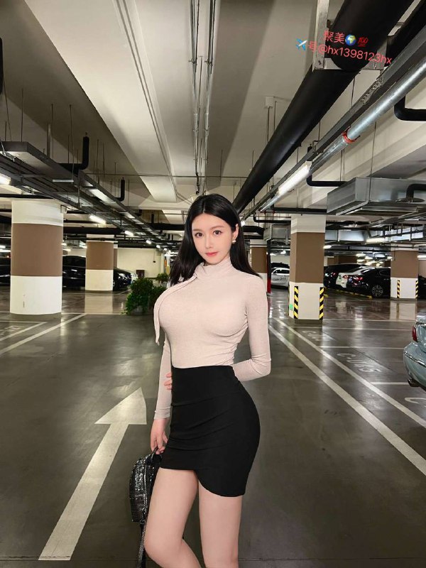 重庆大蜜高大白重庆大蜜：173，🐻E，重庆本地人，皮肤雪白，服务超好，技术高超，可69可🐍吻，情趣丝袜道具玩具，样样精通。