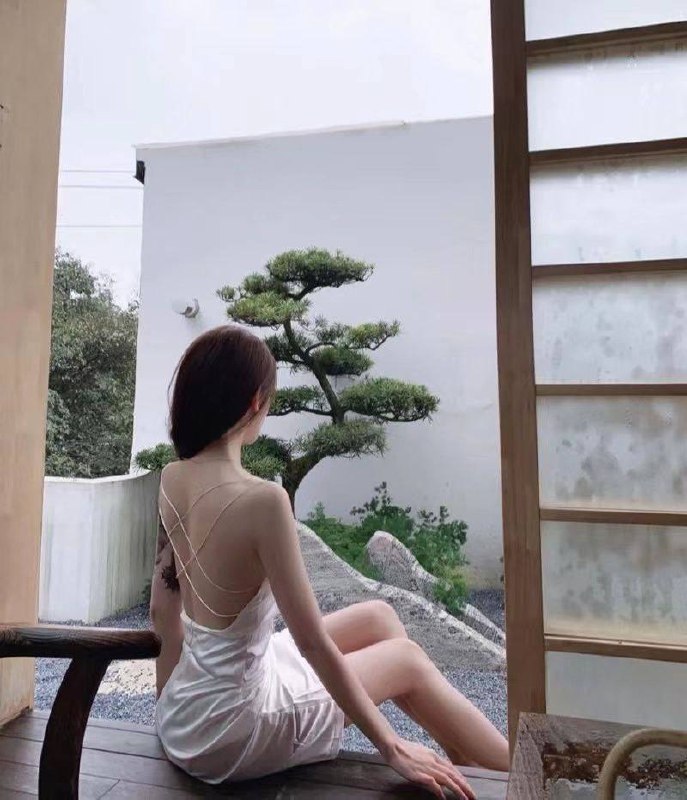 重庆00年 166 E 韩系小混血脸新人兼职 黄金比例♊️应届毕业生播音系黄金比例A4腰筷子腿可盐可甜 声音甜糯本人比照片好看