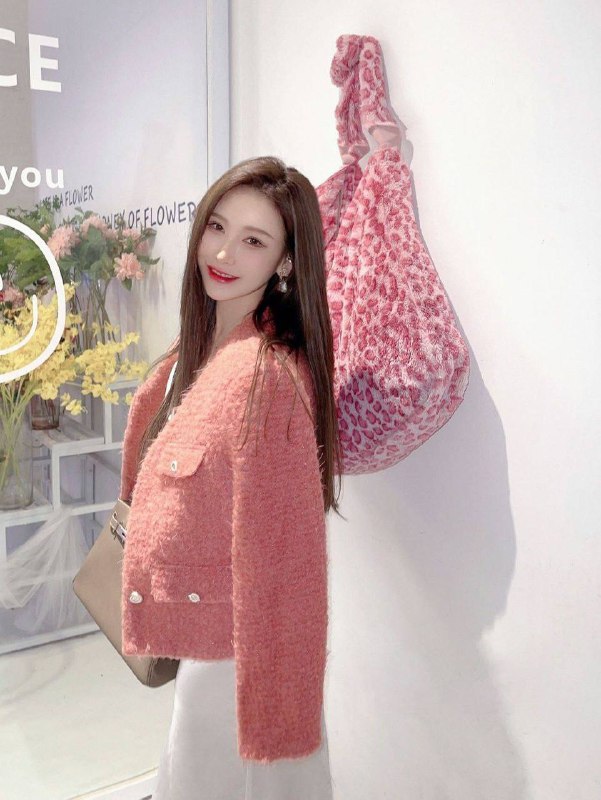 重庆00年 166 E 韩系小混血脸新人兼职 黄金比例♊️应届毕业生播音系黄金比例A4腰筷子腿可盐可甜 声音甜糯本人比照片好看