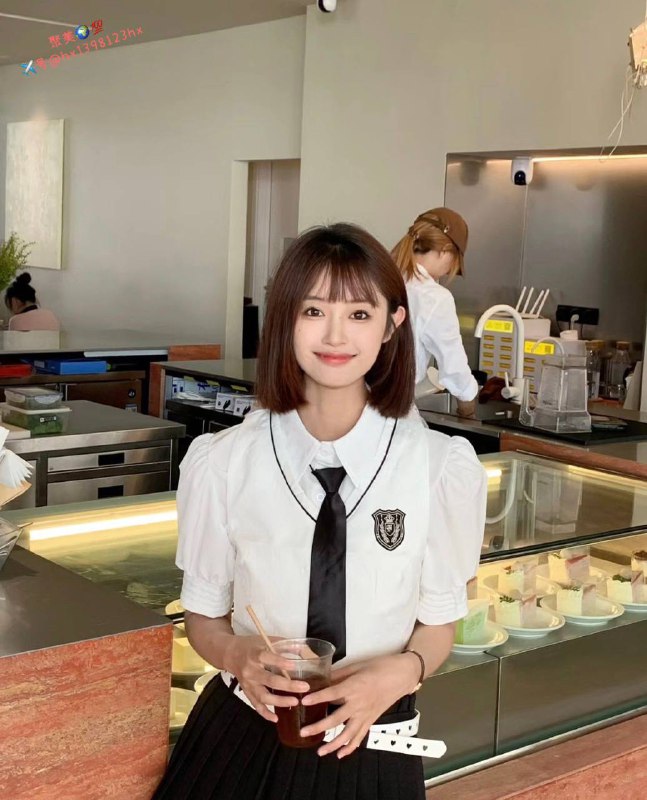 重庆偶尔兼职05年小纯•全身嫩白上下三点粉 筷子腿•紧致如初 不事不催 性格超温柔•169天然C 0整形•🉑️共浴🐍极有耐心配合度极高清水出芙蓉 天然去雕饰