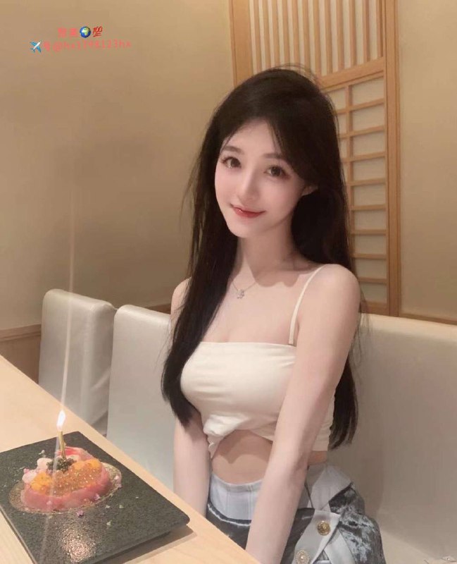 重庆❤️学妹Fashion models模特身材 马甲线·身高170cm 天然🐻d 真实天然挺拔·年龄/Age19岁高素质 可爱纯欲女孩全身雪白无赘肉 超长筷子腿情商在线前凸后翘气质优雅善解人意准大学生兼职网拍腿模给你难忘的邂逅体验待客如初恋超好的女友性格 服务素质谈吐高