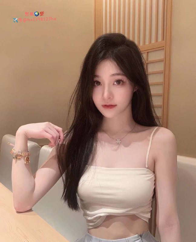 重庆❤️学妹Fashion models模特身材 马甲线·身高170cm 天然🐻d 真实天然挺拔·年龄/Age19岁高素质 可爱纯欲女孩全身雪白无赘肉 超长筷子腿情商在线前凸后翘气质优雅善解人意准大学生兼职网拍腿模给你难忘的邂逅体验待客如初恋超好的女友性格 服务素质谈吐高