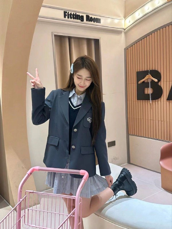 重庆真实学生03年 第一天ʸᵒᵘ ᵃʳᵉ ᵗʰᵉ ᶠⁱʳˢᵗ ᵃⁿᵈ ᵒⁿˡʸ.“你是首选 也是唯一.”⭐️初恋女友 feel身高: 光脚170年龄: 03年罩杯: C