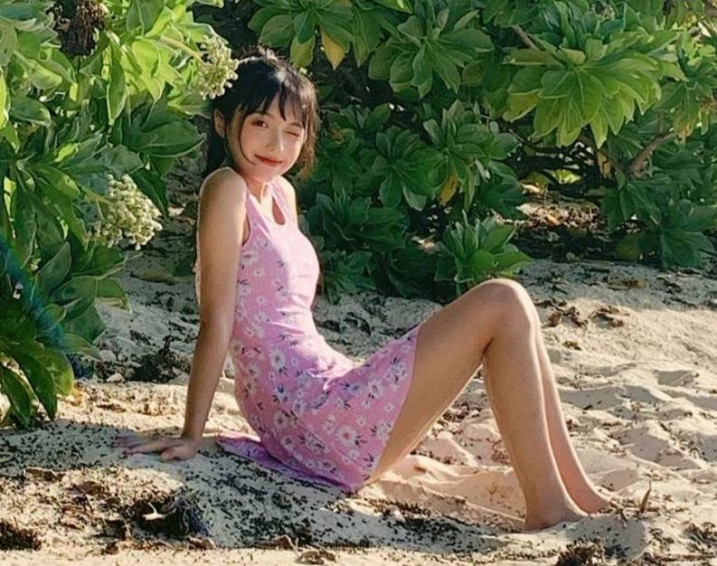 重庆可爱小萝莉小宝贝❤️温柔甜美04 165c皮肤特别好👙天然脸不整容。可制服jk👅👅👅