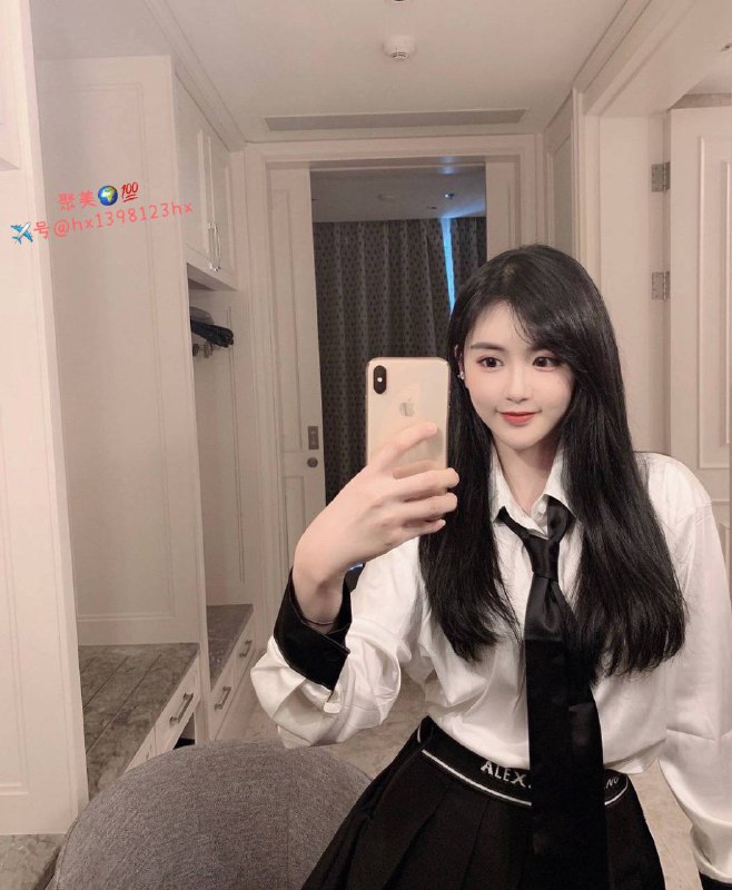 重庆❤️人月儿，168.🐻B＋，90斤，筷子腿，皮肤白，A4腰，兼职模特，声音甜美。