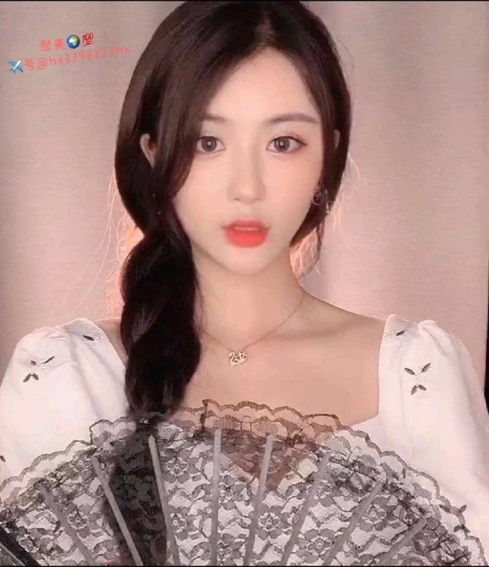 重庆❤️人月儿，168.🐻B＋，90斤，筷子腿，皮肤白，A4腰，兼职模特，声音甜美。