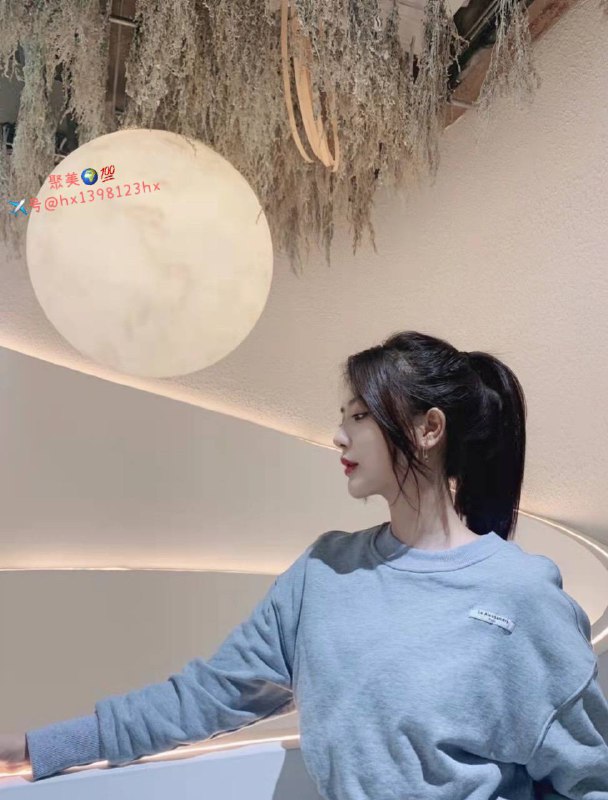 重庆❤️人月儿，168.🐻B＋，90斤，筷子腿，皮肤白，A4腰，兼职模特，声音甜美。