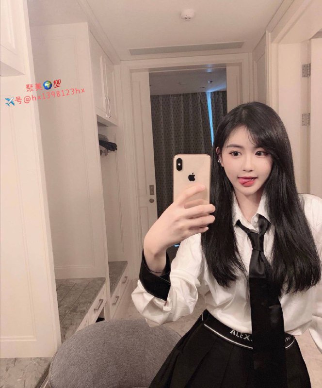 重庆❤️人月儿，168.🐻B＋，90斤，筷子腿，皮肤白，A4腰，兼职模特，声音甜美。