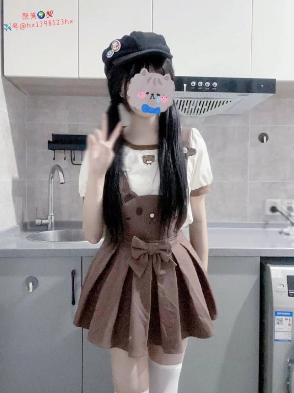 重庆05年萝莉极品❤️人学生刚下氵全身白净无整三点粉嫩 筷子腿164b 45kg