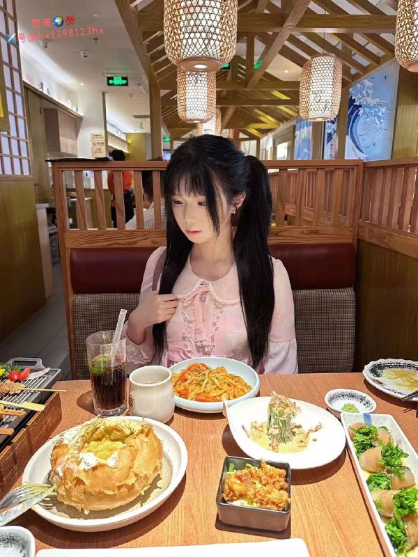 重庆05年萝莉极品❤️人学生刚下氵全身白净无整三点粉嫩 筷子腿164b 45kg