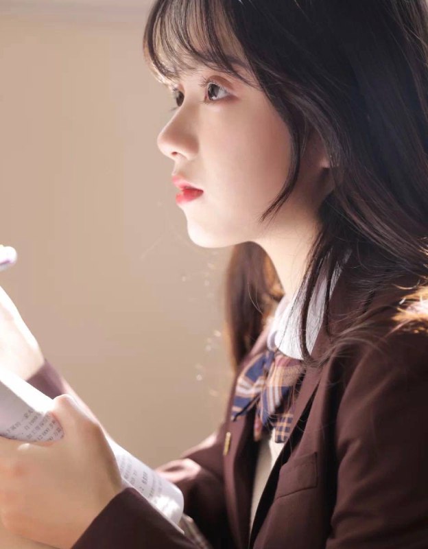 重庆兼职可爱小萝莉💕小宝贝的温柔甜美04年165c皮肤特别好一 天然脸不整容🉑️情趣JK 丝袜