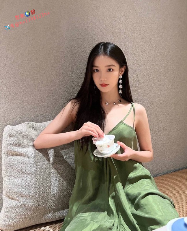 重庆学生兼职高质量女神 Age年龄/真实02年﻿Height身高/171C﻿Weight体重/88﻿Speciality特长三点粉，肌肤丝滑，零整容 小穴紧主动热情让你重回第一次