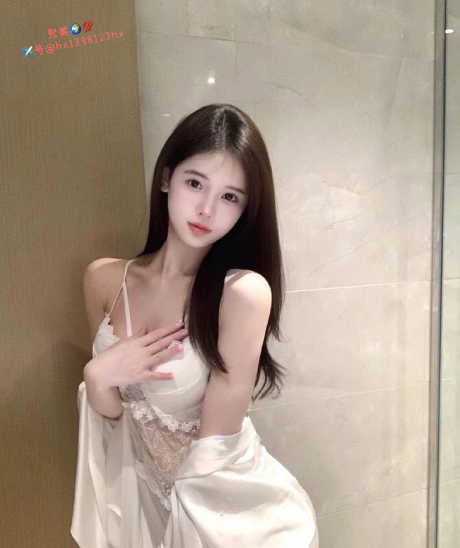 重庆❤️人03年171C兼职网红﻿筷子腿 有马甲线0退 百分百好评本人比照片更好看 可验