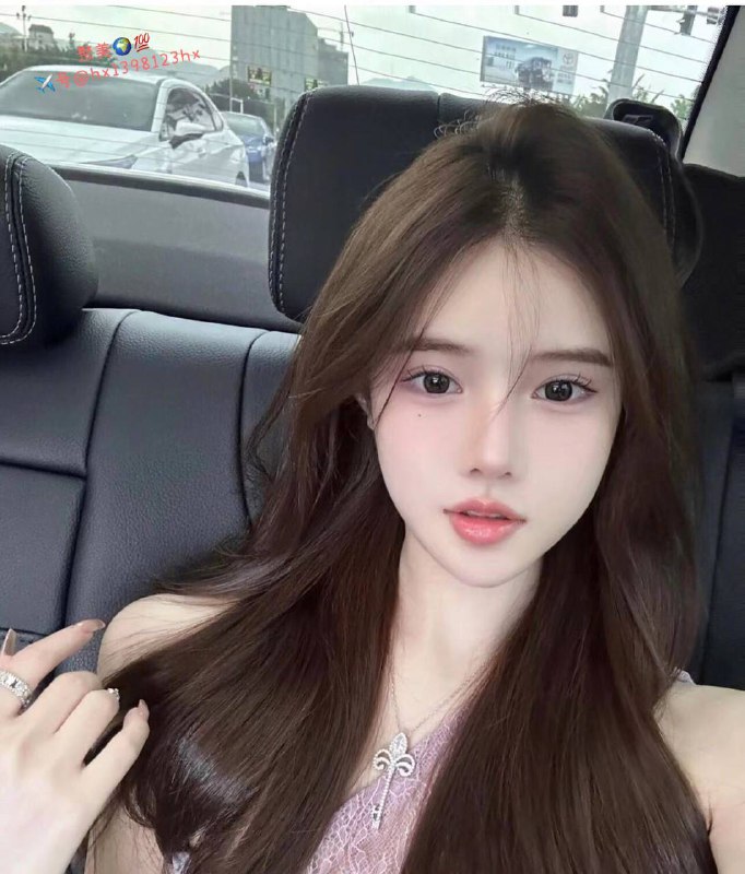 重庆❤️人03年171C兼职网红﻿筷子腿 有马甲线0退 百分百好评本人比照片更好看 可验