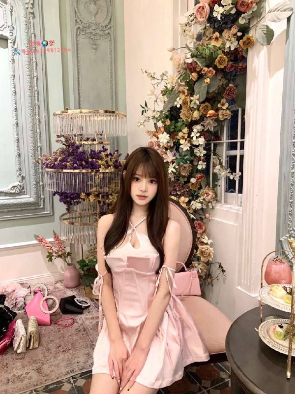 重庆🌹宝藏女孩希儿纯欲初恋脸  甜美少女 小清新甜美童颜 清新可爱 天然真实168cm🥢腿03年 90斤🐻D三粉A4腰 身材比例完美花板甜度满分，治愈您的不开心