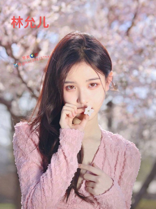 重庆精致甜美纯欲小姐姐圈外好友，首次兼职甜美高级精致，完美鹅蛋脸😋风格多变，百变小魔女一枚🦋可洋气大蜜，可清纯甜美🦋高级纯欲气质的结合体170D，真胸.  翘臀，穿衣显瘦