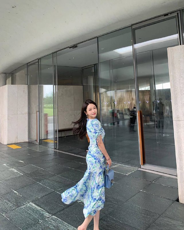 #香港首次抵港~1227频道客服:@AnnaGJ168全球客服：@AnnaGJ168bot#反差#按摩#伴游#外围