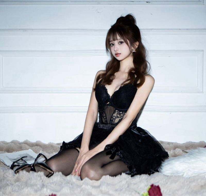 #香港性格温柔~1214170🐻d、40kg频道客服:@AnnaGJ168全球客服：@AnnaGJ168bot#熟女#按摩#伴游#外围