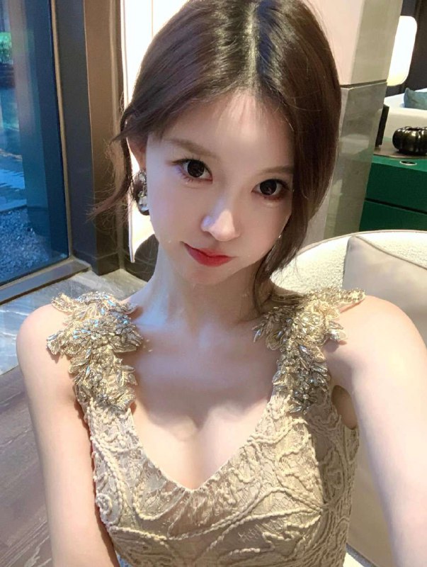 #香港初恋感女友~1182170/43kg频道客服:@AnnaGJ168全球客服：@AnnaGJ168bot#香港上门