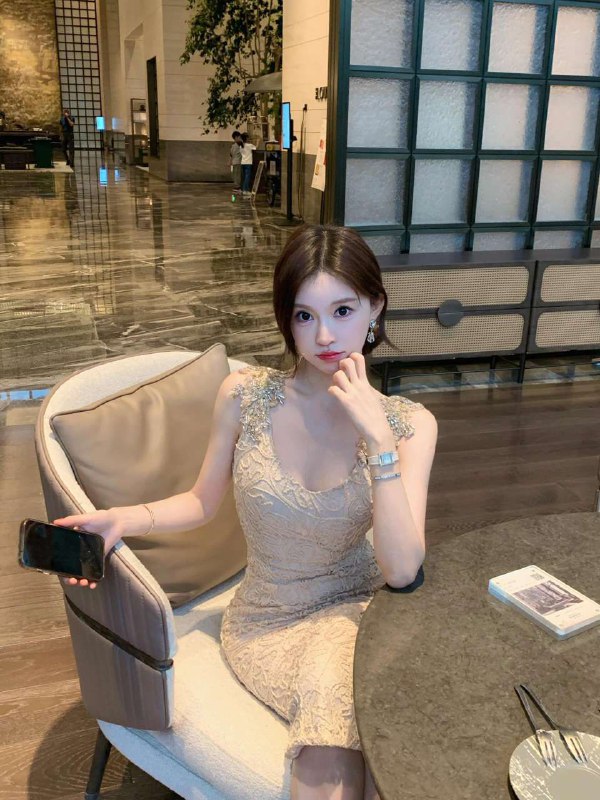 #香港初恋感女友~1182170/43kg频道客服:@AnnaGJ168全球客服：@AnnaGJ168bot#香港上门