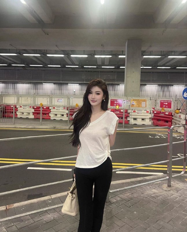 #香港蜜桃🍑臀~1131流利纯正港式粤语频道客服:@AnnaGJ168全球客服：@AnnaGJ168bot#香港兼职#香港外围#香港上门