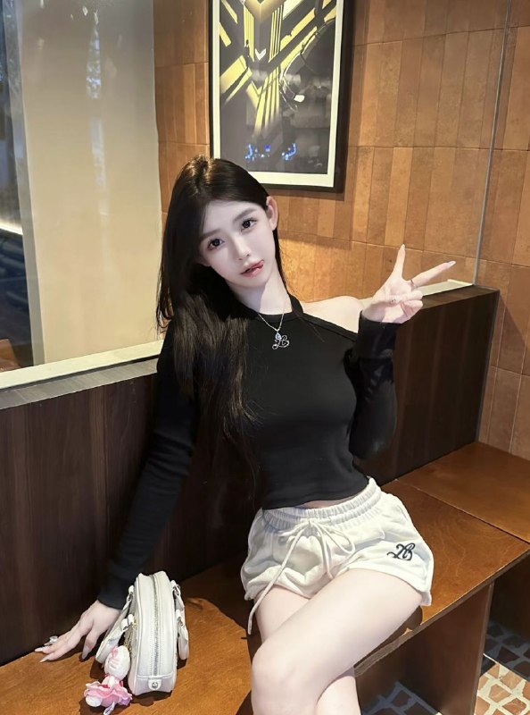 #香港新人首开~1128性格好 善沟通 主动温柔懂配合频道客服:@AnnaGJ168全球客服：@AnnaGJ168bot#香港兼职#香港外围#香港上门