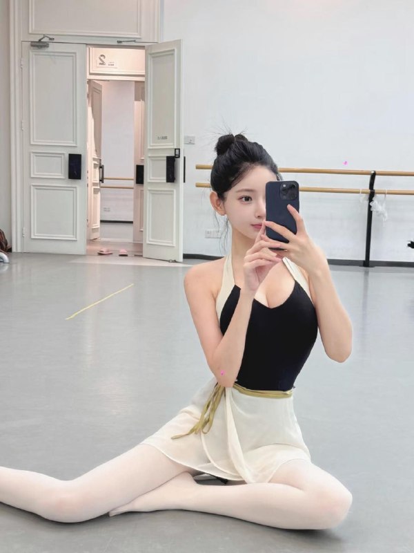 #香港外纯内骚~949皮肤牛奶般白皙滑嫩有光泽🍼🍓前凸后翘无赘肉 乖巧可爱 白嫩甜💗🍓敏感体质易湿会吸娇喘推荐指数🌟🌟🌟🌟🌟频道客服:@AnnaGJ168全球客服：@AnnaGJ168bot#香港兼职#香港外围#香港上门