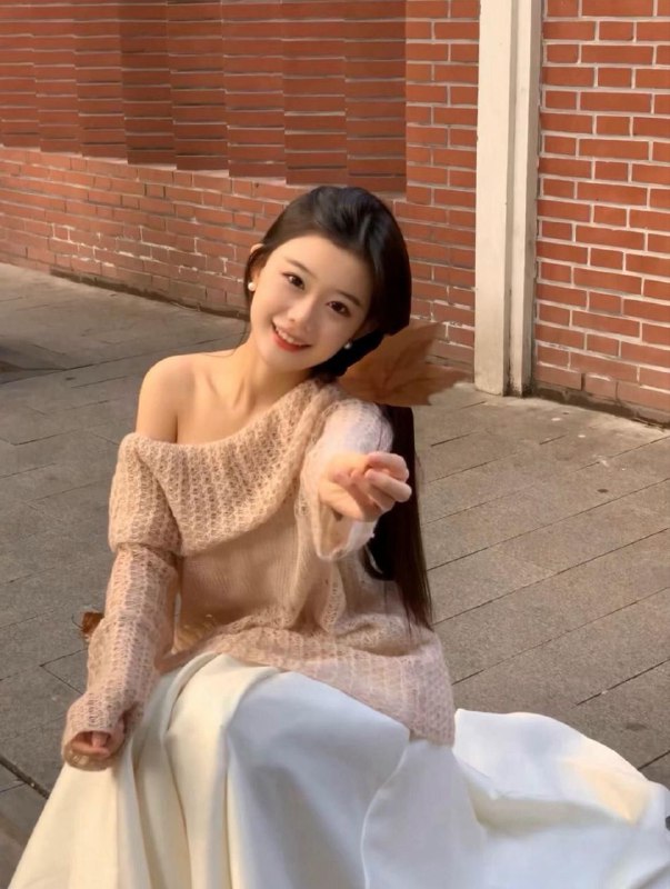 #香港外纯内骚~949皮肤牛奶般白皙滑嫩有光泽🍼🍓前凸后翘无赘肉 乖巧可爱 白嫩甜💗🍓敏感体质易湿会吸娇喘推荐指数🌟🌟🌟🌟🌟频道客服:@AnnaGJ168全球客服：@AnnaGJ168bot#香港兼职#香港外围#香港上门