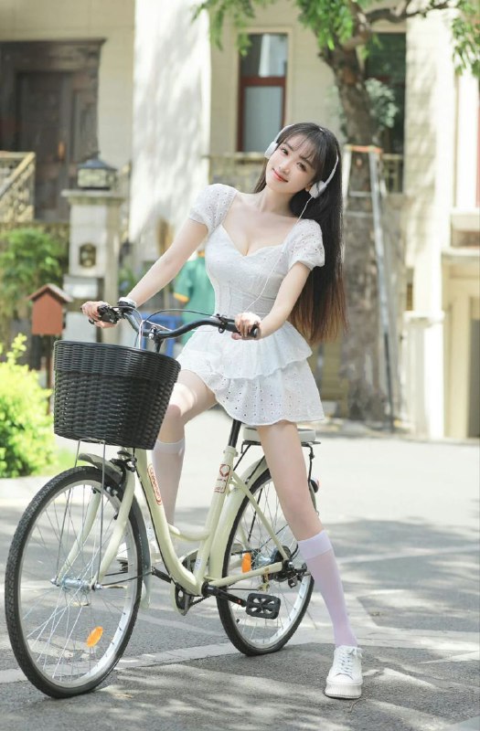 #香港性感大长腿~94002年，170D🐻，真🐻体重:95斤推荐指数🌟🌟🌟🌟🌟频道客服:@AnnaGJ168全球客服：@AnnaGJ168bot#香港兼职#香港外围#香港上门