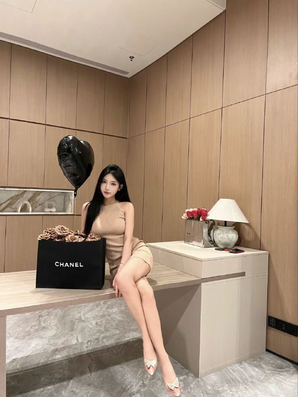 #香港纯欲网红~915纯欲170/🐻D/真实02年🉑️看身份证/无纹身喜欢⛳️🏌️‍♀️喜欢健身 素质极高 给你女朋友fell全身雪白🥢腿 A4腰 性格好 声音甜美推荐指数🌟🌟🌟🌟🌟频道客服:@AnnaGJ168全球客服：@AnnaGJ168bot#香港兼职#香港外围#香港上门