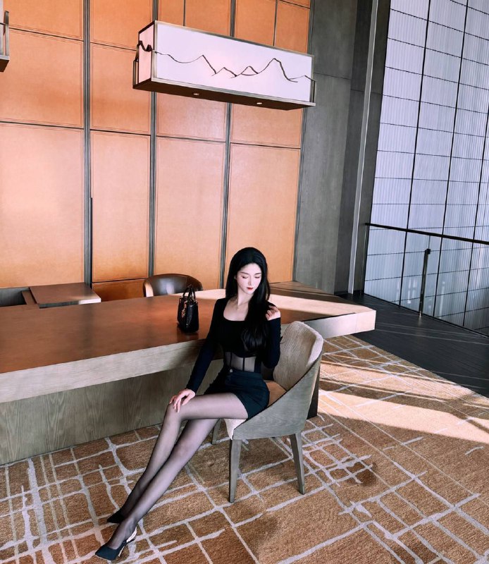 #香港极品新人~905气质高挑 皮肤白皙👅🔥，A4腰，🍷腿清纯外表下的烧杯推荐指数🌟🌟🌟🌟🌟频道客服:@AnnaGJ168官方客服：@AnnaGJ168bot#香港兼职#香港外围#香港上门