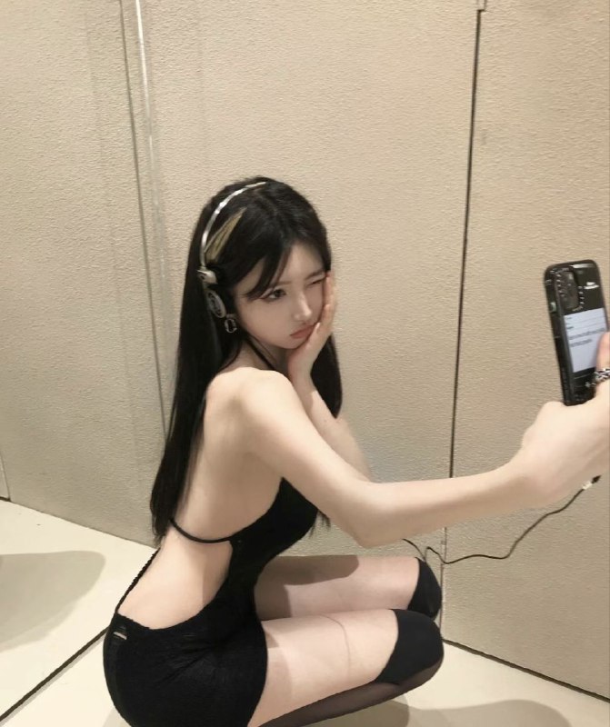 #香港漫画身材~881频道客服:@AnnaGJ168