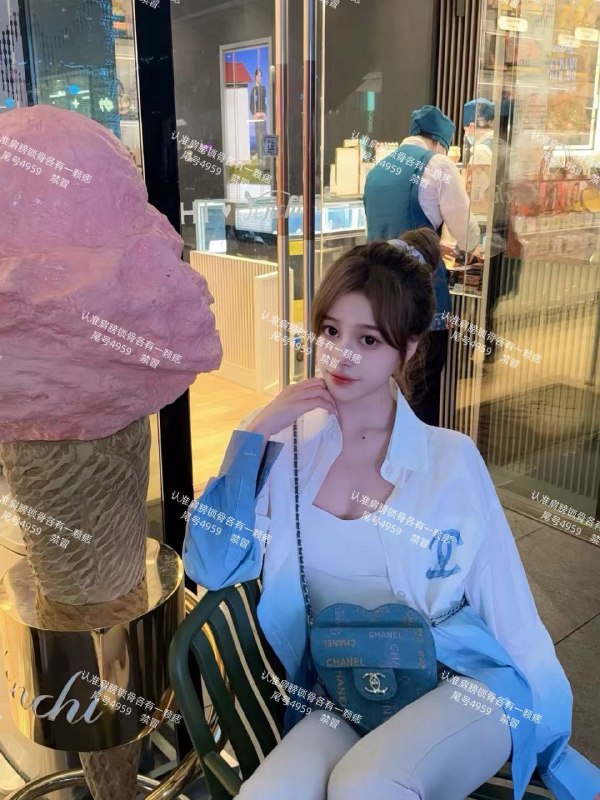 #深圳🦋极品美女 ～118超级温柔型 又乖又甜 配合度高 好评必选🍑✿身材前凸后翘  人前高冷清纯人后骚  绝对强烈反差小母狗🍑✿皮肤雪白  牛奶肌肤  只接待素质客  真人比照片好看🍑🌐频道客服@AnnaGJ168