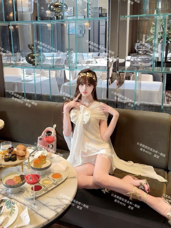 #深圳🦋极品美女 ～118超级温柔型 又乖又甜 配合度高 好评必选🍑✿身材前凸后翘  人前高冷清纯人后骚  绝对强烈反差小母狗🍑✿皮肤雪白  牛奶肌肤  只接待素质客  真人比照片好看🍑🌐频道客服@AnnaGJ168