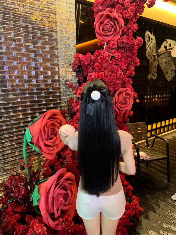 #深圳🦋圈外兼职 ～115175 D，極品大长腿 纯天然无整 高級气质▪純天然無整容 雪白三粉 全身緊緻蜂腰巨臀酒杯腿 长腿曼妙身姿摇曳▪五官立体 魅惑勾魂🌐频道客服@AnnaGJ168