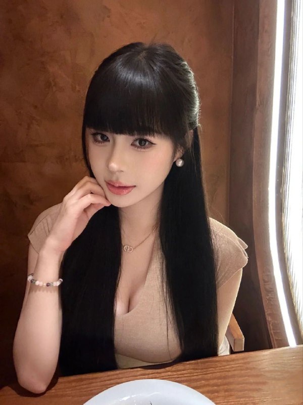 #深圳🦋圈外兼职 ～115175 D，極品大长腿 纯天然无整 高級气质▪純天然無整容 雪白三粉 全身緊緻蜂腰巨臀酒杯腿 长腿曼妙身姿摇曳▪五官立体 魅惑勾魂🌐频道客服@AnnaGJ168