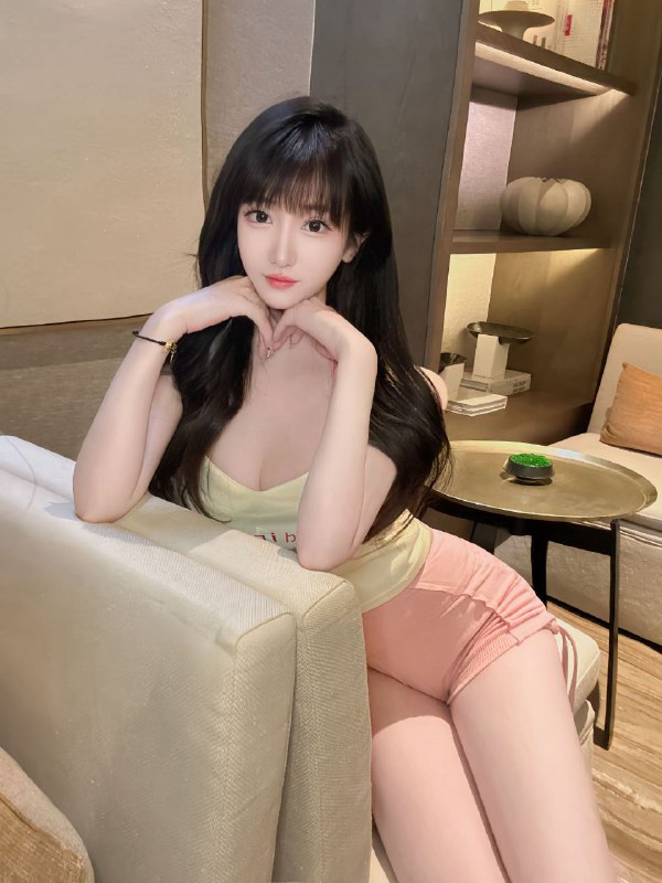 #深圳🦋极品新人 ～113🌸体重     48kg•🌸身高     172cm•🌸🐻D➕•🌸兴趣爱好：健身  游泳 瑜伽•纯欲天花板•🌸身材高挑无赘肉•马甲线  水蛇腰•🌐频道客服@AnnaGJ168