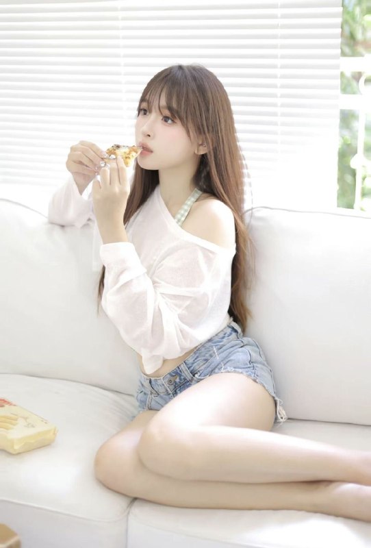 #深圳🌺台湾嗲妹~1012~𝗕𝘂𝘀𝘁：穿衣显瘦脱衣有🐻清纯少女渴爱脸🥢🦵⬆️⬇️粉嫩无风尘味不抽烟喝酒🌐频道客服@AnnaGJ168