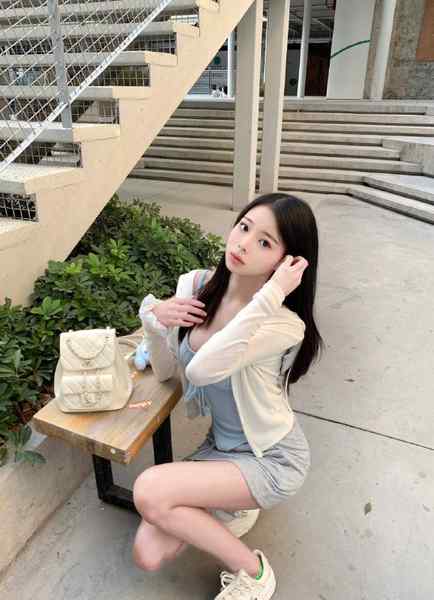 #深圳🌺碧玺推荐~lyc1009~皮肤白滑嫩 初恋女友感十足 温柔似水🌷可上门 可去妹子工作室🌷见到妹子再付💰服务开始🌐频道客服@AnnaGJ168🌐频道客服@AnnaGJ168