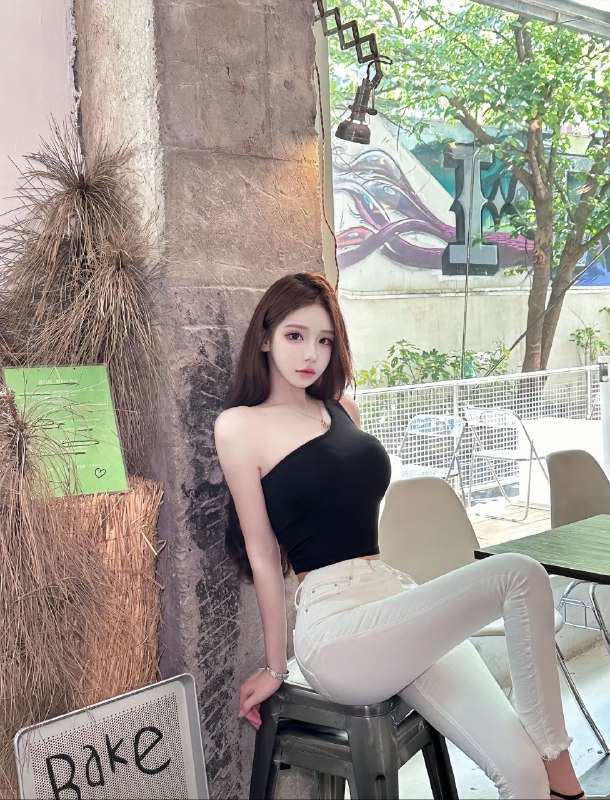 #深圳🌺平面模特~lcy1006~皮肤白滑嫩 初恋女友感十足 温柔似水只接受有素质的援助🌷可上门 可去妹子工作室🌷见到妹子再付💰服务开始🌐频道客服@AnnaGJ168🌐频道客服@AnnaGJ168