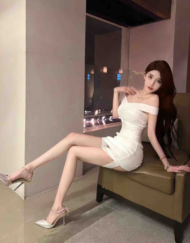 #深圳🌺新人模特~zx9040~五官精致 皮肤白 小巧玲珑🌐频道客服@AnnaGJ168